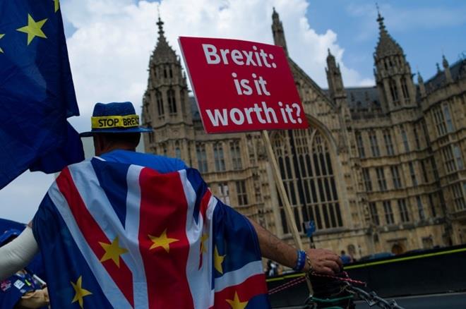Châu Âu chấp nhận cho Anh lùi Brexit thêm 3 tháng