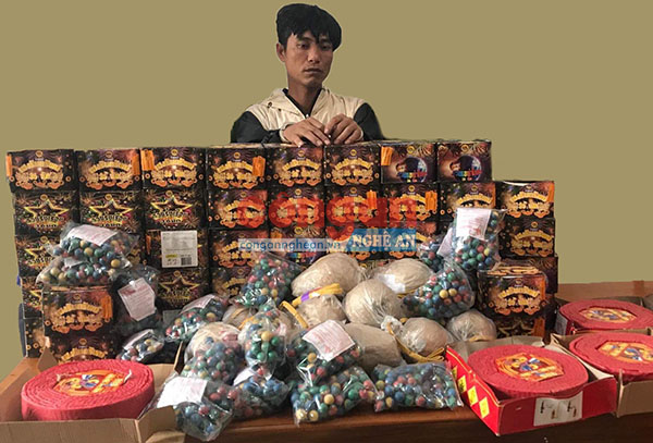 Triệt xóa đường dây buôn bán, tàng trữ hơn 1 tạ pháo các loại