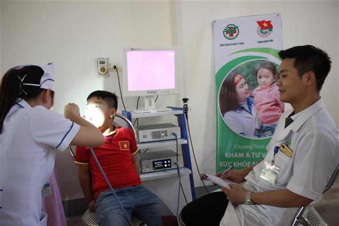 Khám, tư vấn sức khỏe miễn phí cho học sinh