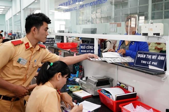 Bao giờ người dân sẽ không phải xuất trình các loại giấy tờ khi đi đăng ký xe?