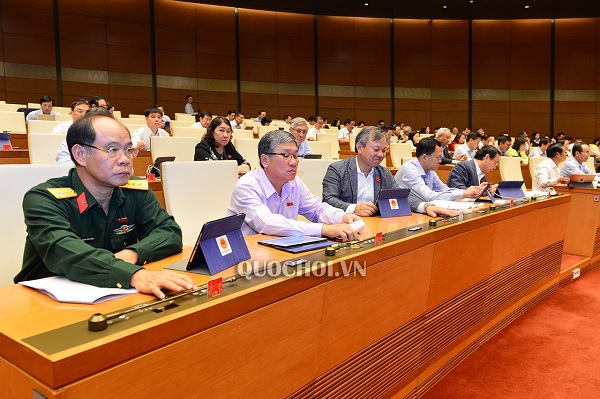 Đại biểu Quốc hội biểu quyết thông qua Nghị quyết