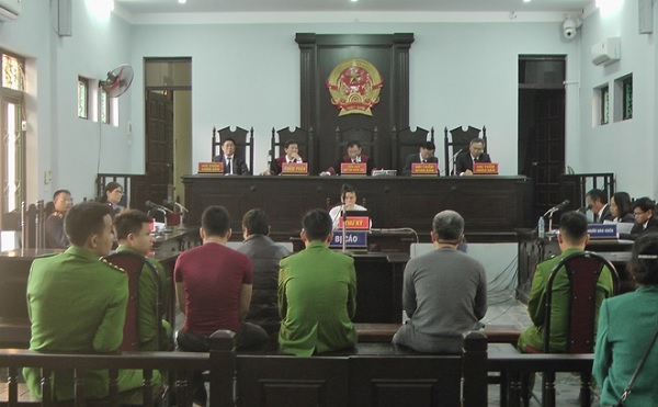 Toàn cảnh phiên toà.