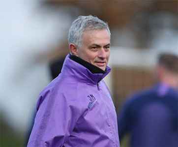 Mourinho tươi rói trong buổi tập đầu tiên ở Tottenham