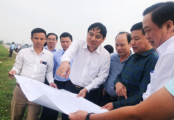 Tiến độ giải phóng mặt bằng dự án đường cao tốc còn chậm