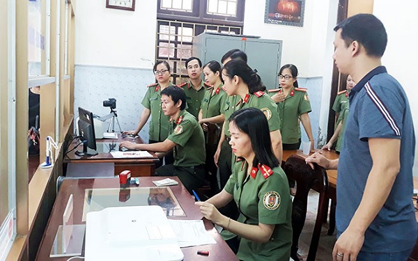 Cần hộ chiếu, người dân có thể làm ở mọi lúc, mọi nơi