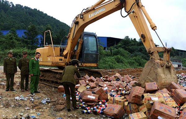 Tiêu hủy trên 3.000 chai nước mắm Long Hải không đảm bảo chất lượng