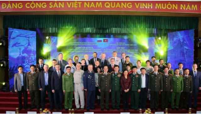 Nồng thắm mãi tình thầy trò, đồng chí Việt - Nga