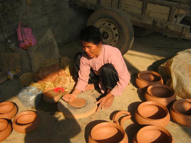 Lưu giữ làng nghề nồi đất truyền thống