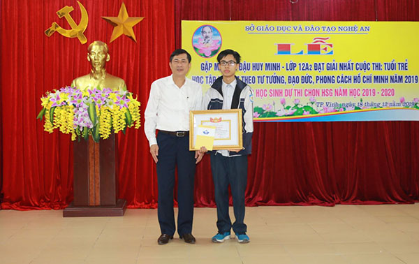 Gặp nam sinh đạt giải Nhất cuộc thi 'Tuổi trẻ học tập và làm theo tư tưởng, đạo đức, phong cách Hồ Chí Minh'