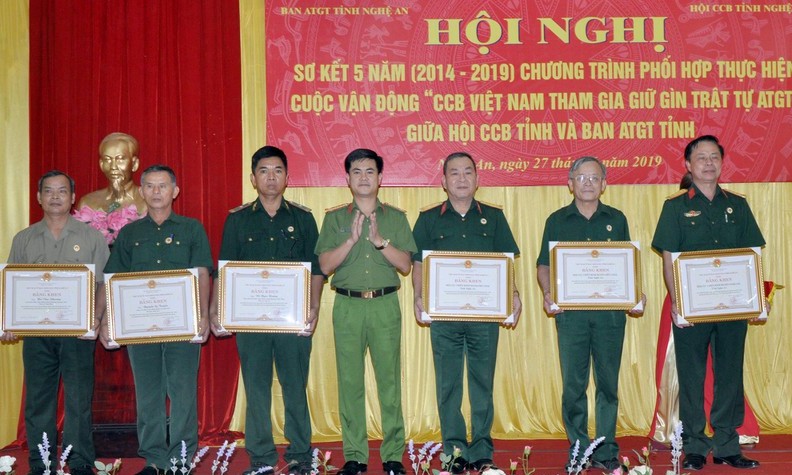 Nêu gương sáng 'Bộ đội cụ Hồ' trong công tác đảm bảo trật tự an toàn giao thông