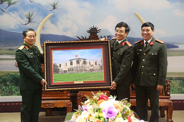 Đại tướng Đỗ Bá Tỵ thăm, chúc Tết Công an tỉnh Nghệ An