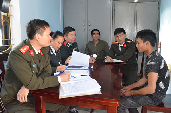 Triệu tập đối tượng có hành vi đăng thông tin sai sự thật trên mạng xã hội