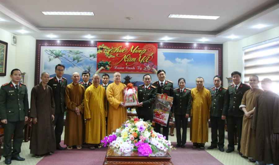 Giáo hội Phật giáo Việt Nam tỉnh Nghệ An chúc tết Công an Nghệ An