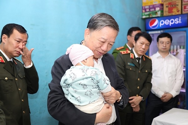 Bộ trưởng Tô Lâm: Các cán bộ, chiến sỹ đã hy sinh vì bình yên cuộc sống của nhân dân