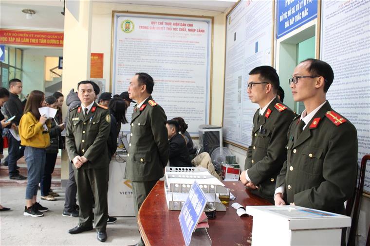 Nỗ lực phục vụ nhân dân những ngày đầu năm