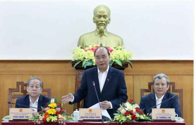 Thủ tướng: Không vì lý do dịch bệnh mà chúng ta thoái chí, bàn lui