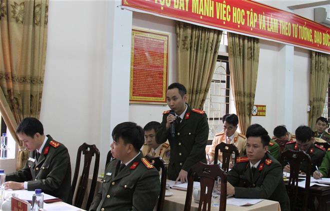 Tổ chức Hội nghị đối thoại giữa đồng chí Trưởng công an huyện với CBCS về công tác cải cách hành chính.