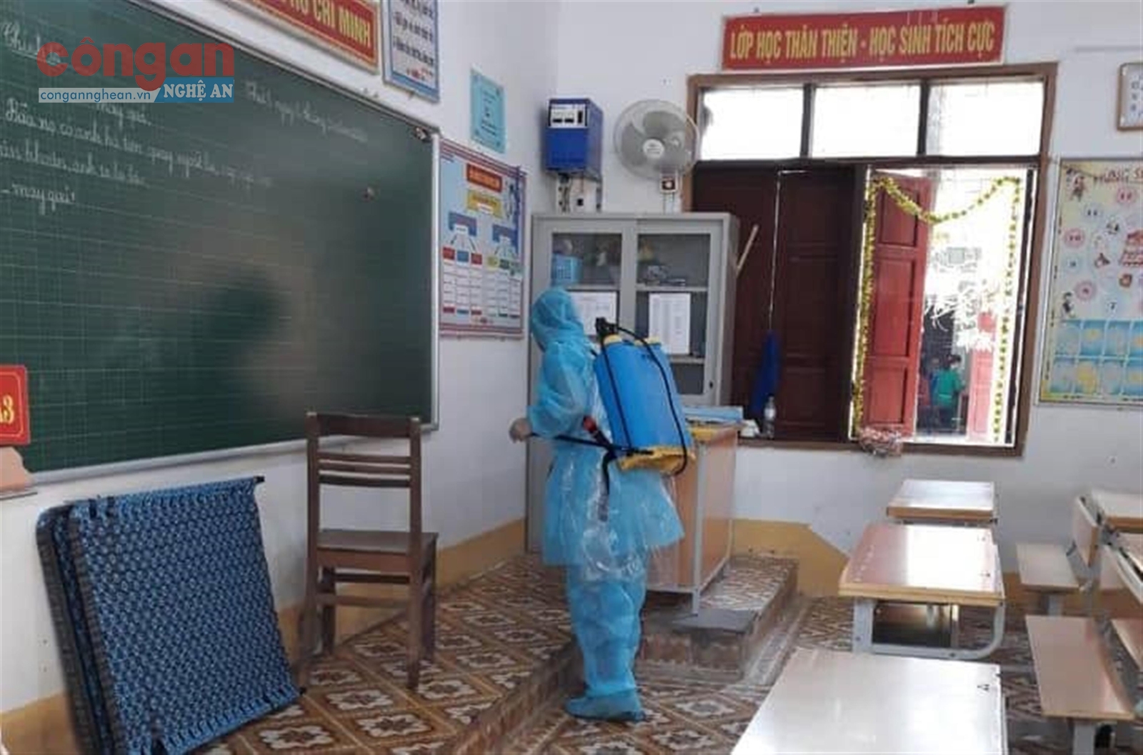 Vệ sinh, tiêu độc khử trùng và bố trí hệ thống rửa tay ở các cơ sở giáo dục và đào tạo
