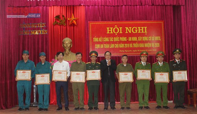 Xây dựng nền quốc phòng toàn dân gắn với thế trận an ninh nhân dân vững chắc