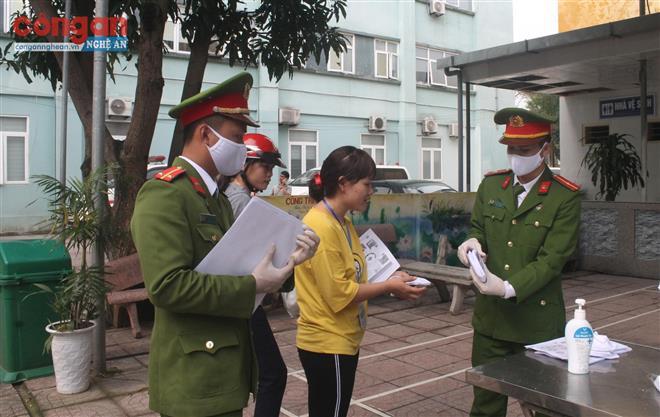 Tô thắm hình ảnh đẹp người cán bộ Công an trên quê hương Bác