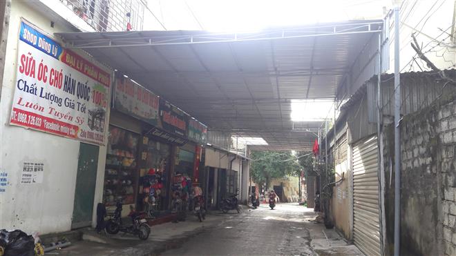 Người dân vô tư biến đường thành sân riêng