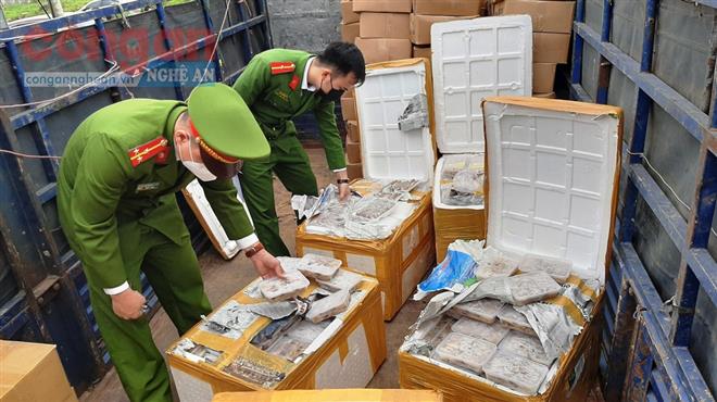 Phát hiện 25 tấn hàng hải sản đông lạnh không rõ nguồn gốc