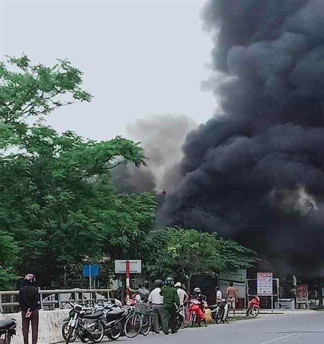 Cháy cửa hàng tạp hóa thiệt hại hơn 1 tỷ đồng