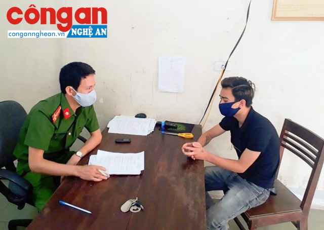 Công an TX Cửa Lò: Xử phạt các trường hợp không đeo khẩu trang nơi công cộng