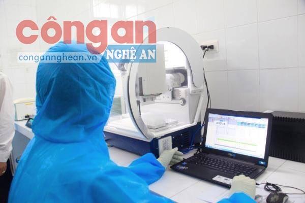 Có thêm máy xét nghiệm tự động sàng lọc SARS-CoV-2