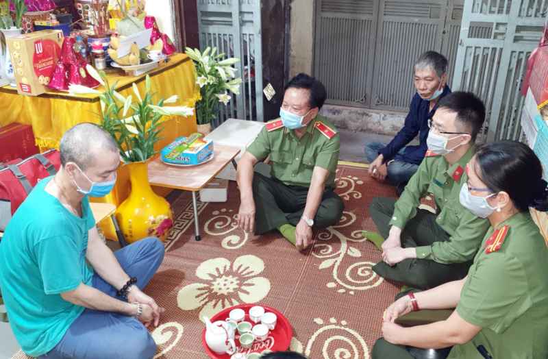 Cục Khoa học, Chiến lược và Lịch sử Công an thăm gia đình liệt sĩ hi sinh tại Đồng Tâm