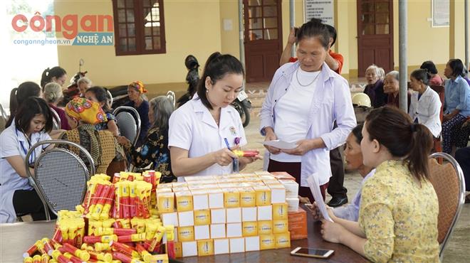 Triển khai hỗ trợ người dân gặp khó khăn do COVID-19 kịp thời, minh bạch