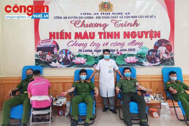 100 CBCS Công an Đô Lương tham gia hiến máu tình nguyện