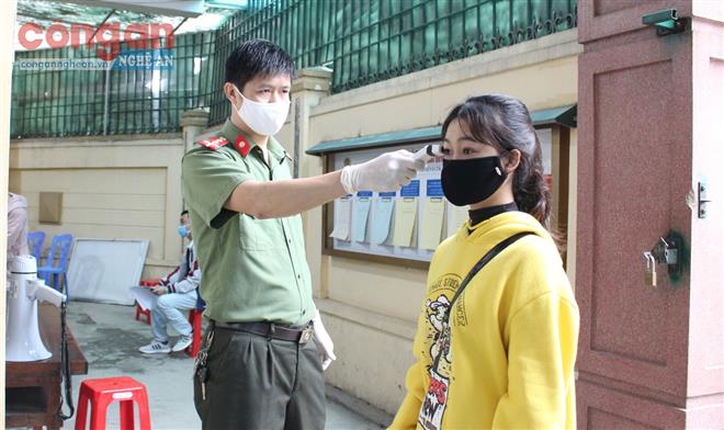 Phòng, chống dịch ngày mở cửa trở lại tiếp công dân