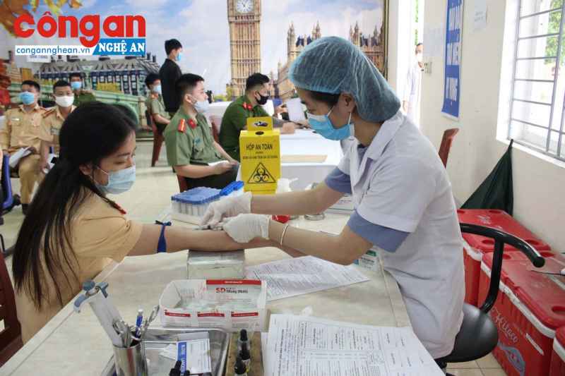 Những giọt máu nghĩa tình trong mùa dịch