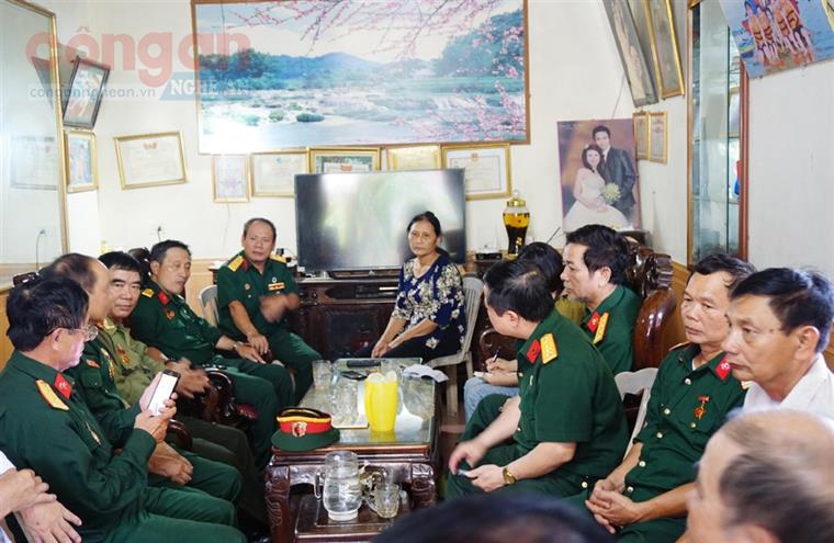 Vẹn tròn nghĩa tình đồng đội