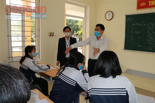 Nỗ lực tháo gỡ khó khăn khi giãn cách học sinh