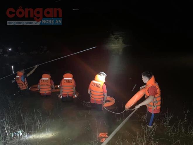Tìm thấy thi thể hai nạn nhân đuối nước trong đêm