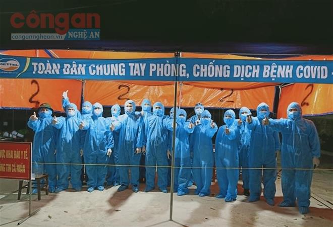 Chuyện chưa kể về 2 nữ cảnh sát trên tuyến đầu chống dịch COVID-19