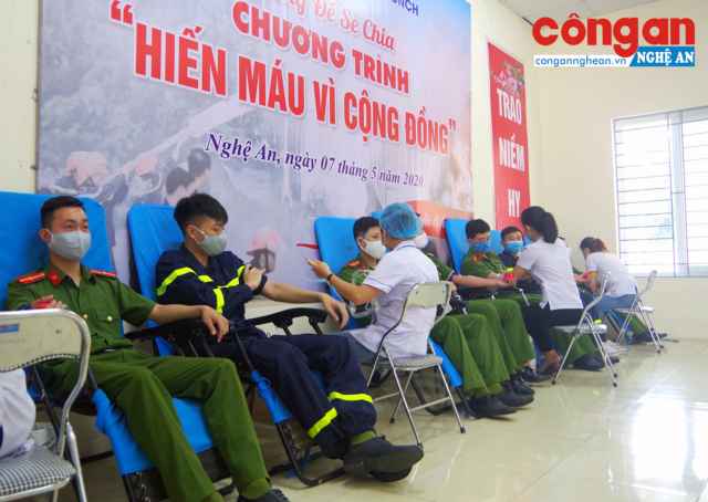 Giọt hồng sẻ chia yêu thương