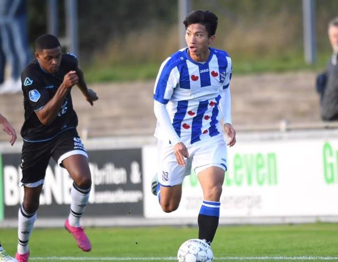 HLV SC Heerenveen lên tiếng, Văn Hậu 'chắc suất' ở lại?