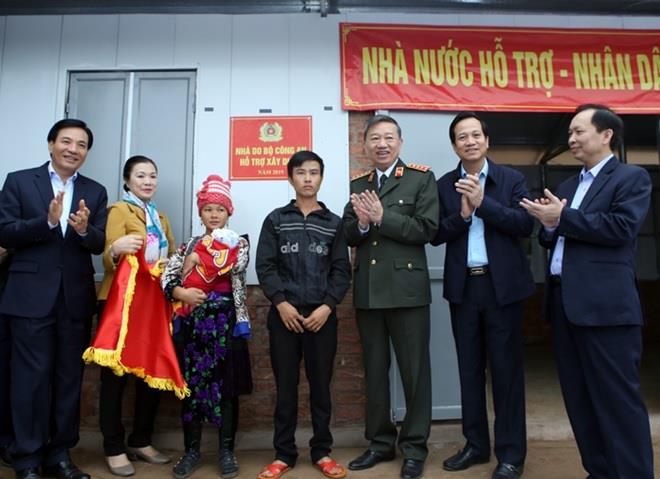 Chuyện làm nhà mới ở Mường Nhé
