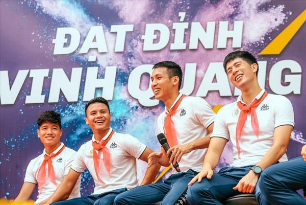 Cầu thủ Việt Nam và cái giá 'triệu like'