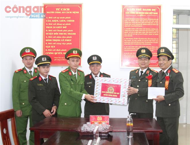 Đẩy mạnh hoàn thành bố trí Công an chính quy về xã (Bài 2)