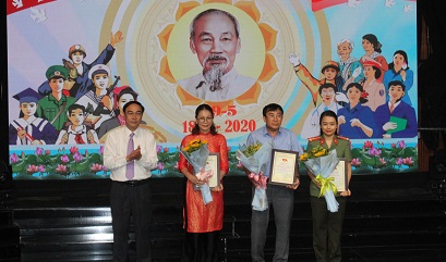 Nghệ An: Biểu dương điển hình Học và làm theo Bác