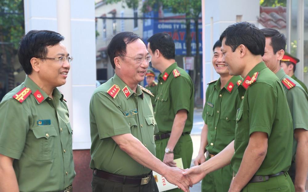 Thượng tướng Nguyễn Văn Thành, Thứ trưởng Bộ Công an cùng đoàn công tác làm việc tại Công an Thành phố Vinh