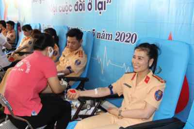 Gần 100 cán bộ, chiến sỹ Phòng CSGT Nghệ An tham gia hiến máu tình nguyện