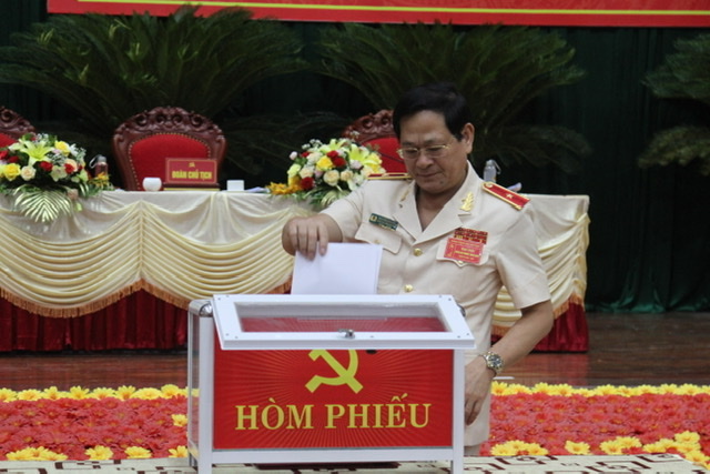 Đại hội tiến hành bỏ phiếu bầu BCH Đảng bộ nhiệm kỳ mới
