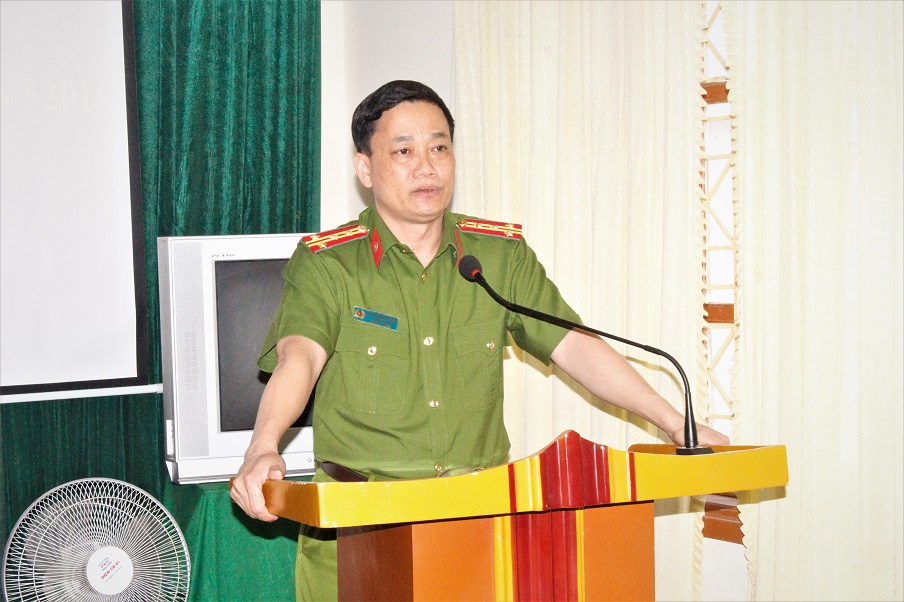  Đại tá Nguyễn Mạnh Hùng, Phó Giám đốc Công an tỉnh phát biểu tại lễ trao thưởng