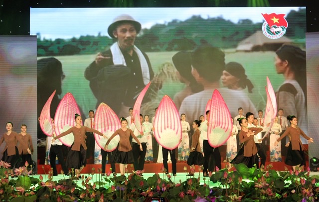 Văn nghệ chào mừng 