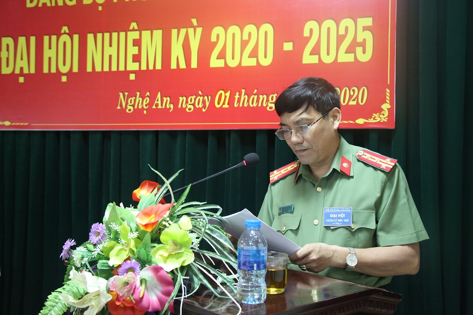 Đại tá Lê Khắc Thuyết, Phó Giám đốc Công an tỉnh phát biểu tại đại hội